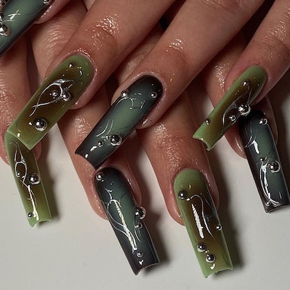Deep, dark, and earthy aura nails that match the cabincore aesthetic.