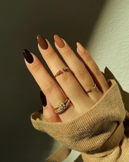 Brown nails that match the cabincore aesthetic.