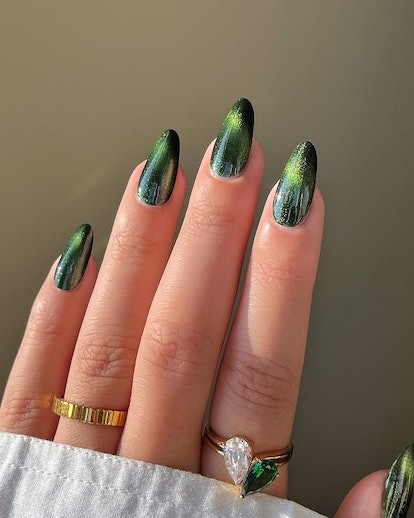 Green galaxy nails